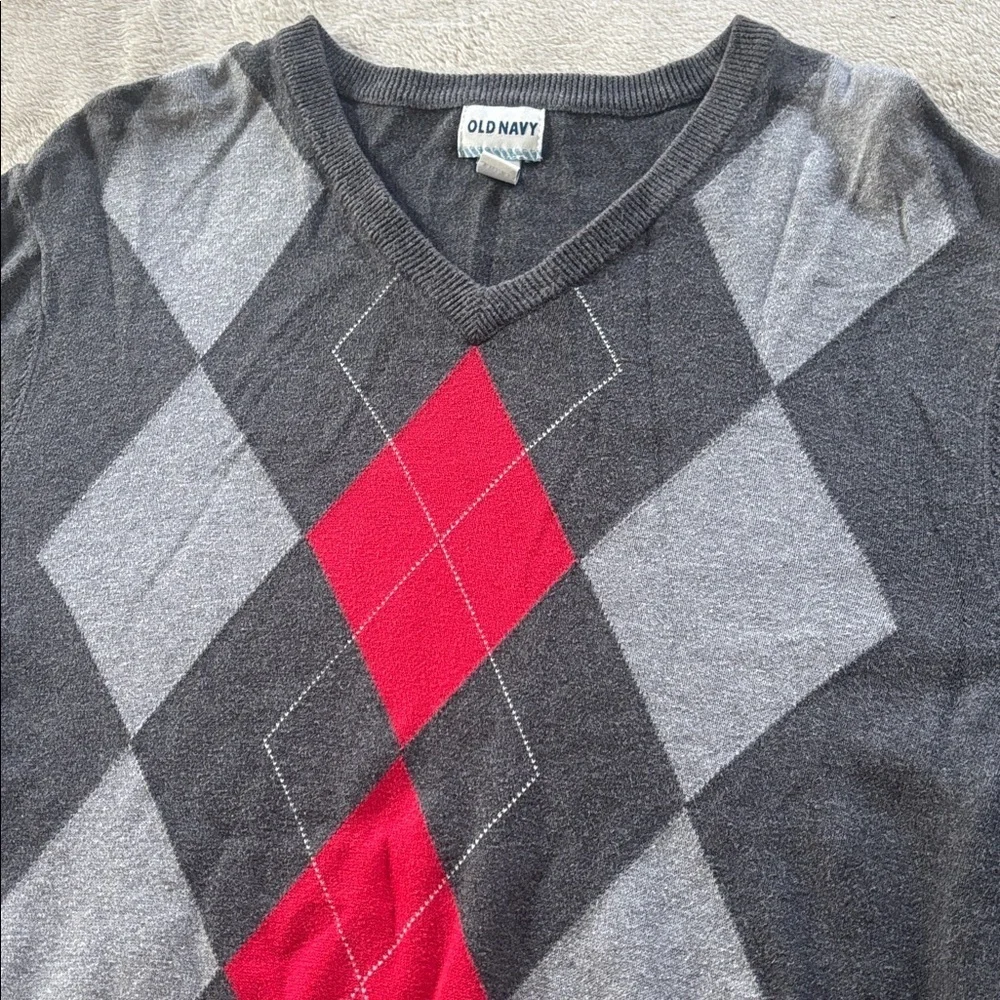 Old Navy Men's V-Neck Argyle Sweater - Charcoal and Red 100c% Cotton Size Large